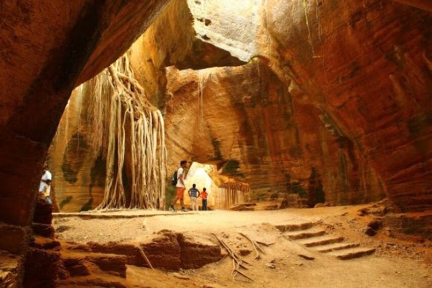 labyrinthine Naida Caves-2